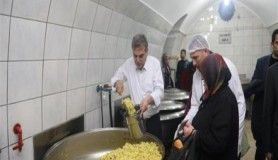 Beyazgül aşevinde ihtiyaç sahiplerine yemek dağıttı