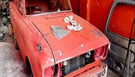 Bir kavanoz bal karşılığında aldıkları otomobili baştan başa yenilediler