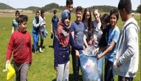 Öğrenciler Buldan Yaylası Gölü çevresini temizledi