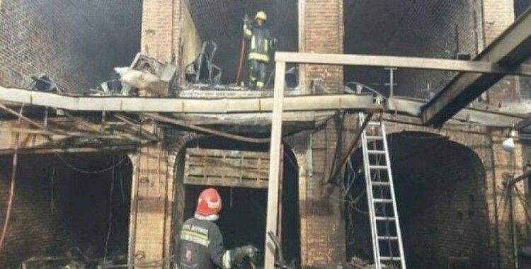 İran'ın tarihi kapalı çarşısında yangın çıktı