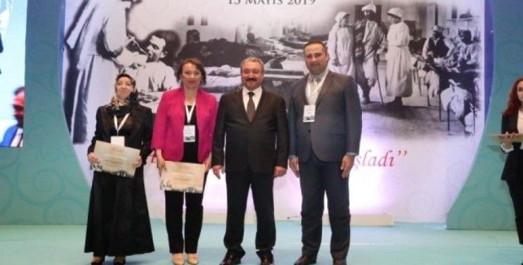 Erzincan'da yılın en başarılı ebe ve hemşiresine ödül