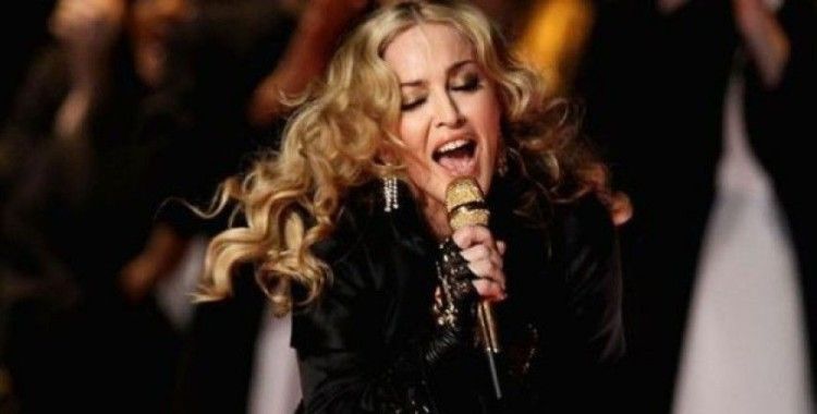 Madonna'ya tepkiler sürüyor