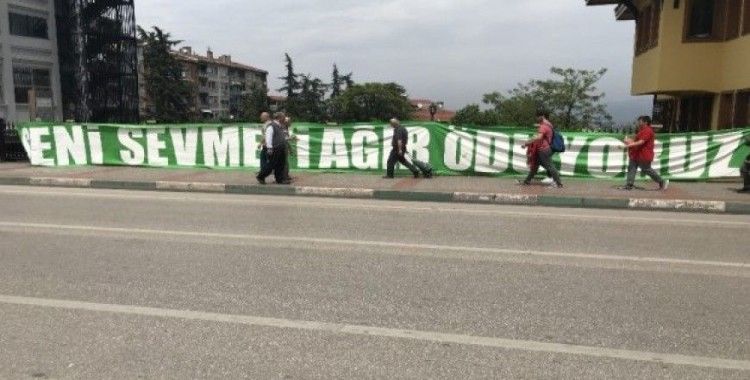 Bursasporlu taraftarlardan oyunculara mesaj