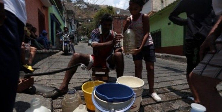 ABD Başkan adayından Maduro yanlılarına yiyecek yardımı