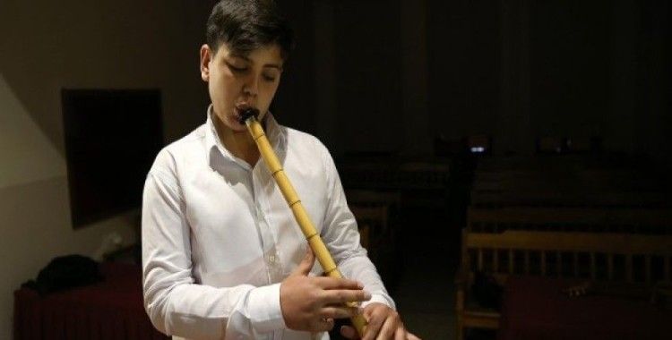 Suriyeli öğrencinin Türk müziği aşkı