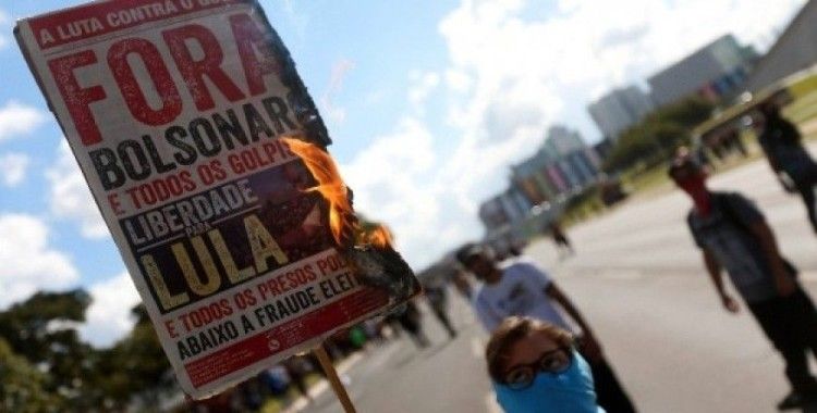 Brezilya'da öğrenciler sokağa indi