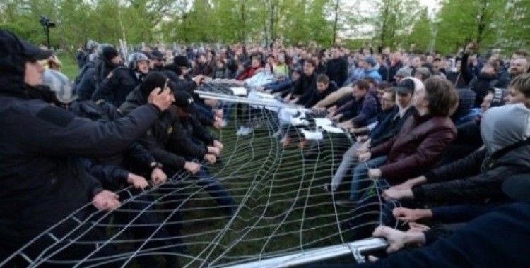 Rusya'da 'kilise' kavgasında çok sayıda kişiye gözaltı