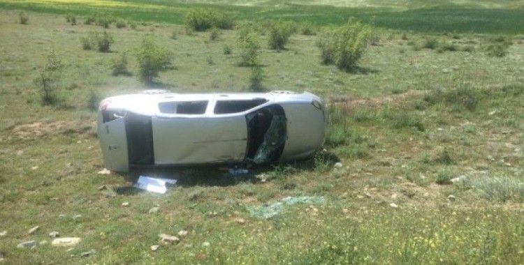 Tosya Sapaca köyünde otomobil tarlaya uçtu: 2 yaralı