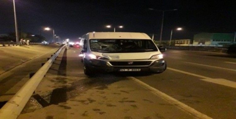 Arızalanan araçtan inen vatandaşlara servis minibüsü çarptı: 1 ölü, 2 yaralı