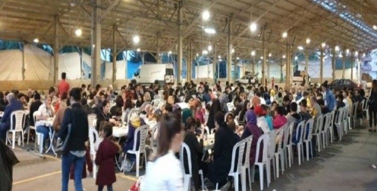 500 öğrenci her iftar bu sofrada buluşuyor