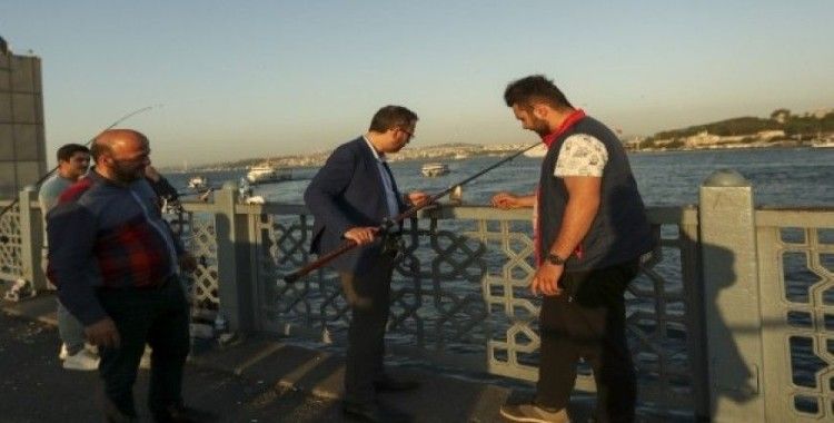 Bakan Kasapoğlu'nun İstanbul’da balık tutma keyfi