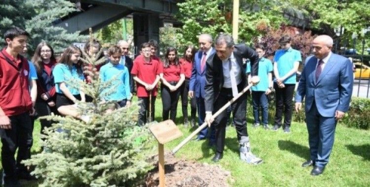 Bakan Selçuk, Milli Mücadele'nin 100'üncü yılında 100 bininci fidanı dikti