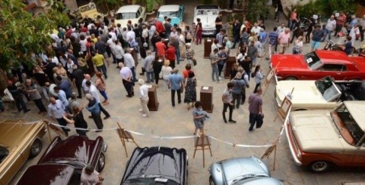 Kervansaray'da klasik otomobil, motosiklet ve antika soba sergisi açıldı