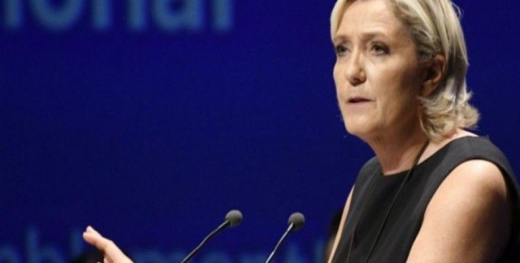 Fransa'da aşırı sağın lideri Le Pen'e 300 bin euro'luk AP borcu