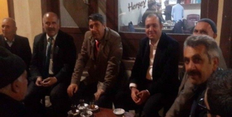Kaymakam ve Belediye Başkanı iftar sonrası vatandaşlarla çay içip sohbet etti