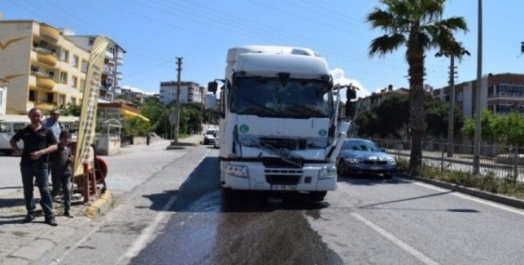 İzmir’de tır ile kamyon çarpıştı: 1 yaralı