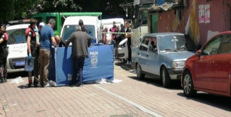 Zeytinburnu’nda bir kişi aracında ölü bulundu