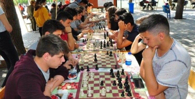 Manisa’da satranç turnuvası ödülleri sahiplerini buldu