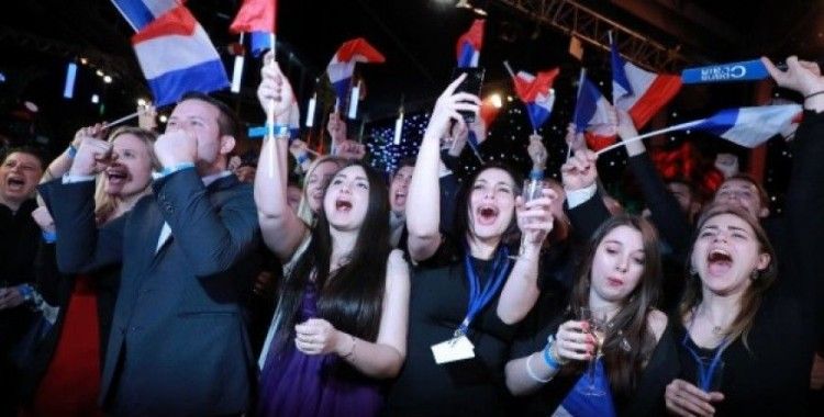 Fransa’da AP seçimleri: Aşırı sağcı Ulusal Cephe liderliğini sürdürüyor