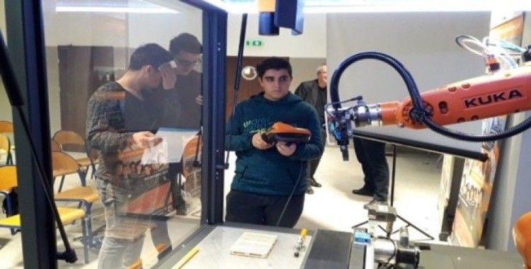 Öğrenciler Polonya’da Endüstriyel Robot Eğitimi Aldılar