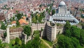 İstanbul'un tarihi surları zamana direniyor