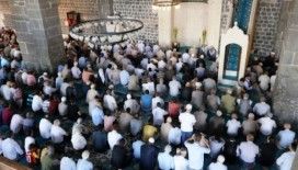 Diyarbakır’da Ramazan ayının son cuması kılındı