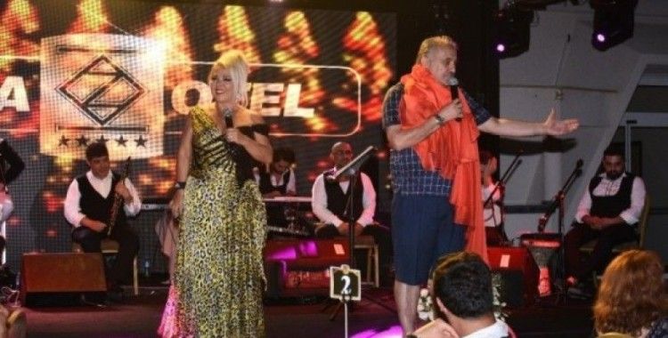 Safiye Soyman oğlunu görünce gözyaşlarını tutamadı