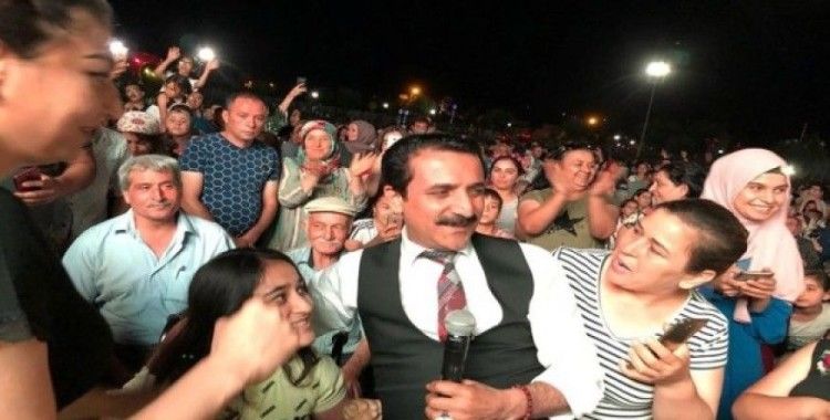 Festivalde Latif Doğan ve Merve Özbey coşkusu