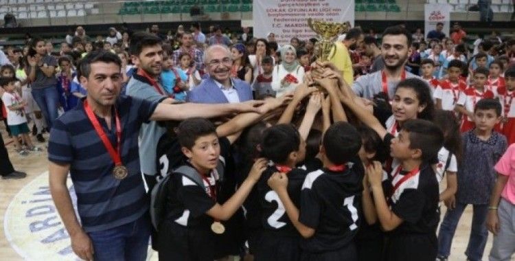 Mardin’de Geleneksel Çocuk Oyunları Festivali’nde coşkulu final