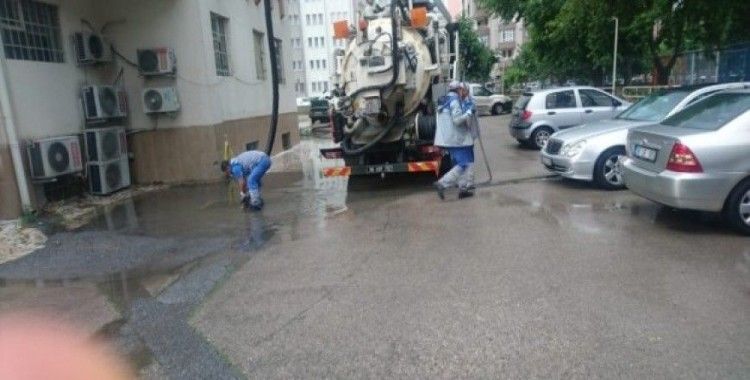Büyükşehir Belediyesi ekipleri teyakkuz halinde çalışmalarını sürdürüyor