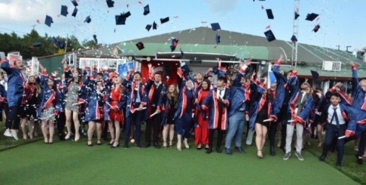 92 lise öğrencisi mezuniyet sevinci yaşadı