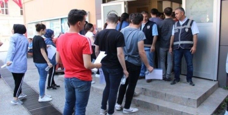 Kocaeli’de üniversite adaylarının sınav heyecanı başladı