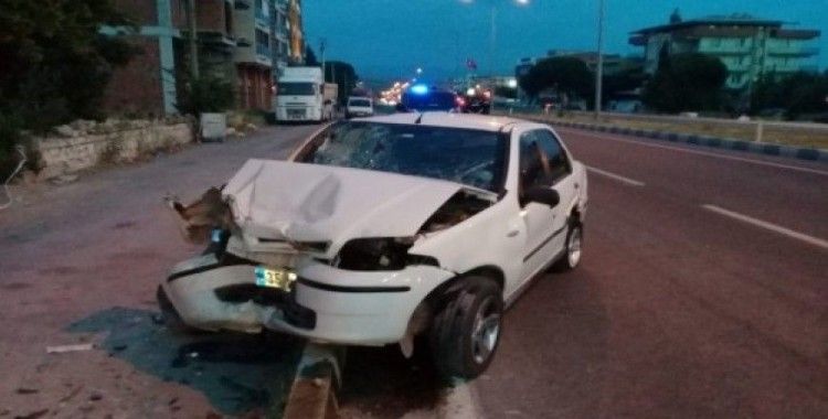 Aliağa’da 3 araç kaza yaptı: 2 yaralı