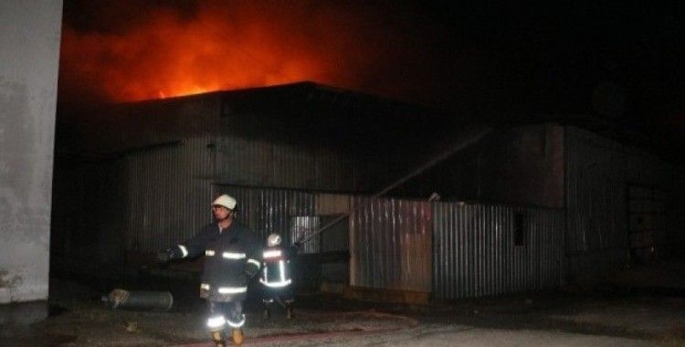 Mersin’de bisiklet ve motosiklet fabrikasında yangın