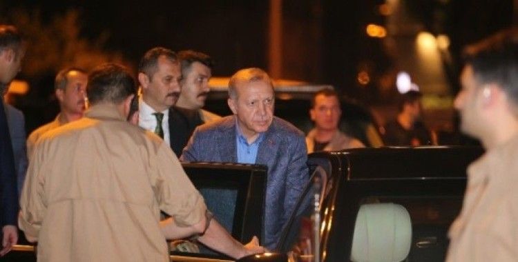 Cumhurbaşkanı Erdoğan AK Parti İl Başkanlığı’ndan ayrıldı