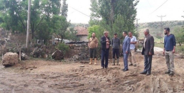 Vali Aktaş sel felaketi yaşayan köyleri ziyaret etti
