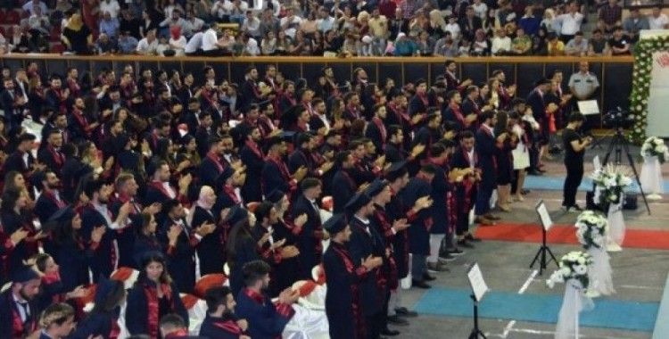 Yaşar Doğu Spor Bilimleri Fakültesi mezunlarını uğurladı