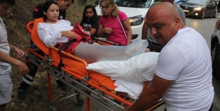 Antalya’da iki araç kafa kafaya çarpıştı: 2 yaralı