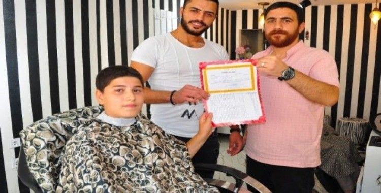 Manisa’da başarılı öğrencilere ücretsiz tıraş