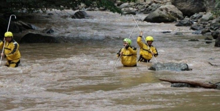 Trabzon Araklı'daki selde kaybolan 3 kişi aranıyor