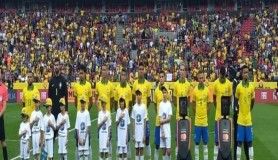 Kanser Tedavisi Gören Çocuklar Futbolcularla Sahada