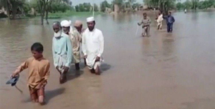 Pakistan'da sel: Yüzlerce insan tahliye edildi