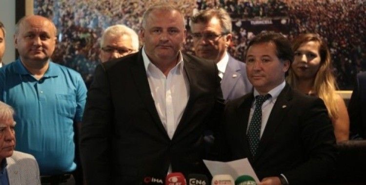 Bursaspor'da Başkan Mesut Mestan ve yeni yönetim mazbatasını aldı