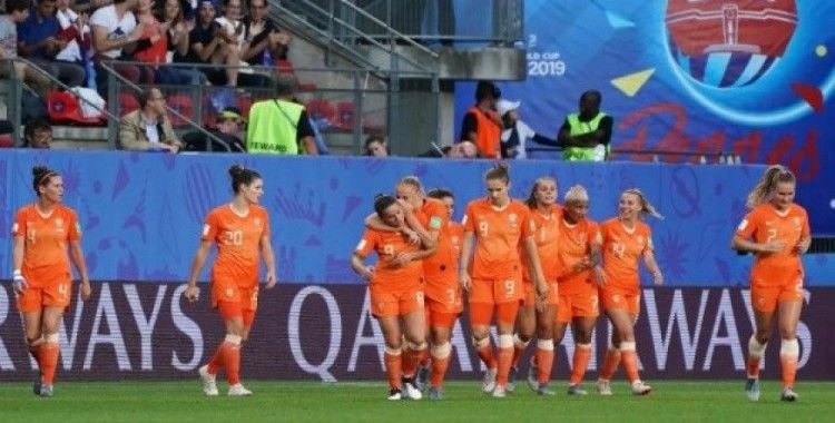 Hollanda ilk kez çeyrek finalde