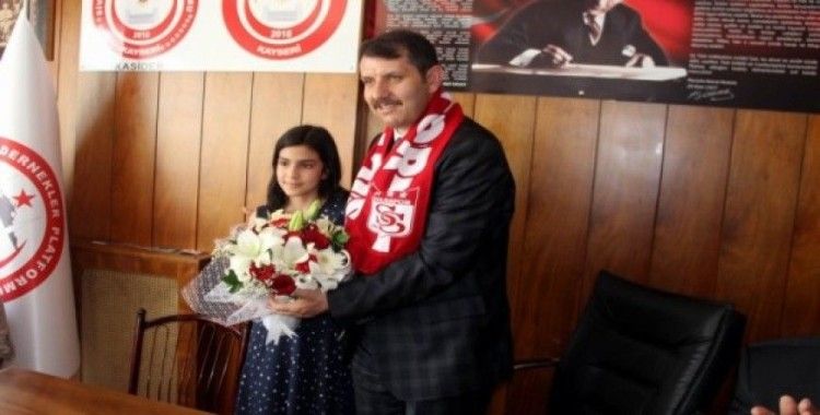 Vali Ayhan Kayseri Sivaslı Dernekler Platformu’nu ziyaret etti