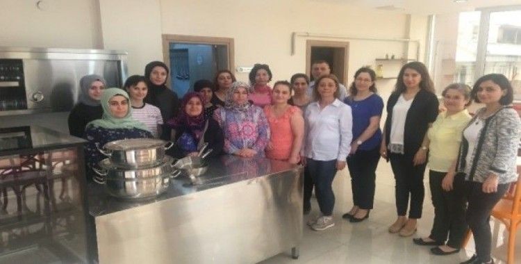 Denetimli serbestlikten yararlanan kadınlara aşçılık eğitimi