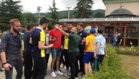Fenerbahçeli futbolculara Cuma namazı çıkışında yoğun ilgi