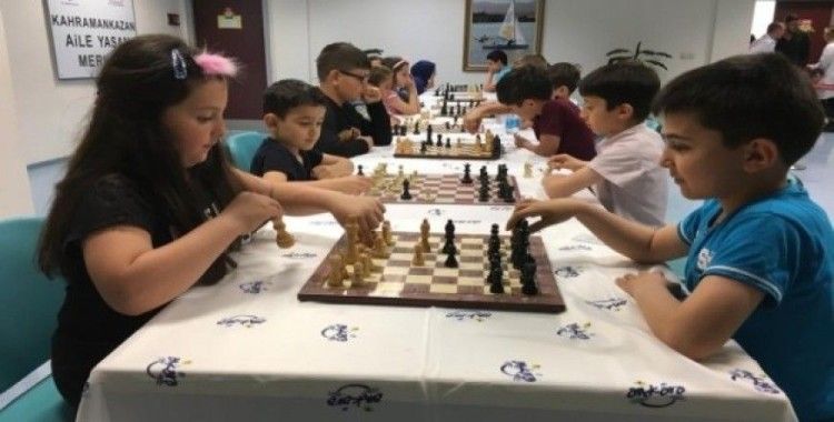 Başkentli miniklerin satranç turnuvası nefes kesti