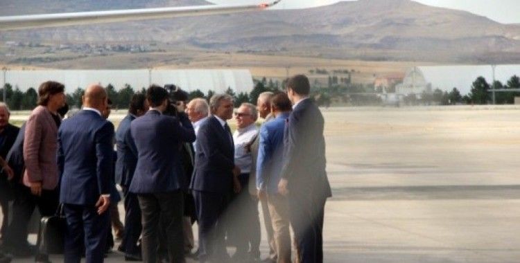 11. Cumhurbaşkanı Gül yeni parti sorusuna cevap vermedi
