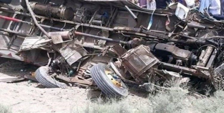 Pakistan’da otobüs kazası: 11 ölü